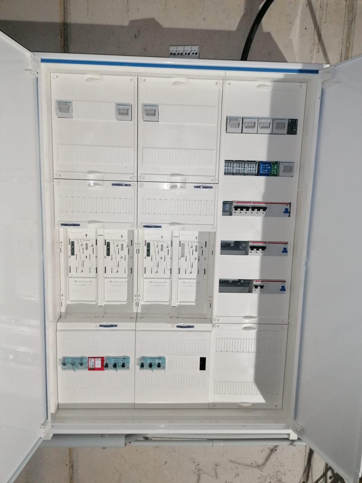 Verteilung und Klemmtechnik im Detail – R-S-T Elektrokontakt